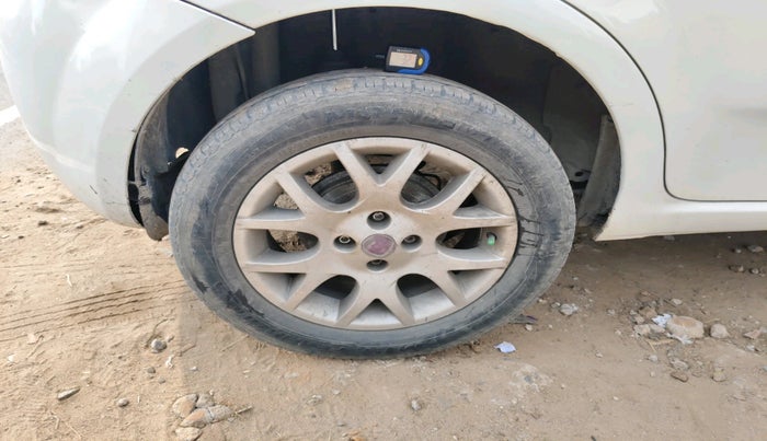 2014 Fiat Grand Punto EMOTION PACK 1.3, Diesel, Manual, 1,18,849 km, tyre