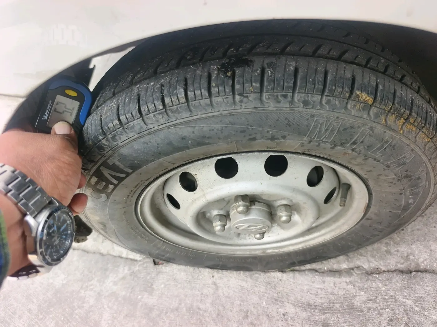 2017 Hyundai Eon ERA +, Petrol, Manual, 21,093 km, tyre