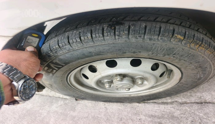 2017 Hyundai Eon ERA +, Petrol, Manual, 21,093 km, tyre