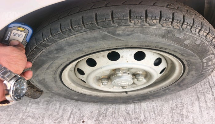 2017 Hyundai Eon ERA +, Petrol, Manual, 21,093 km, tyre