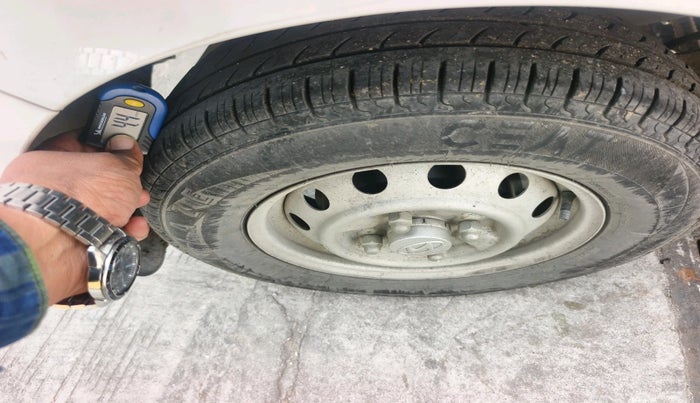 2017 Hyundai Eon ERA +, Petrol, Manual, 21,093 km, tyre