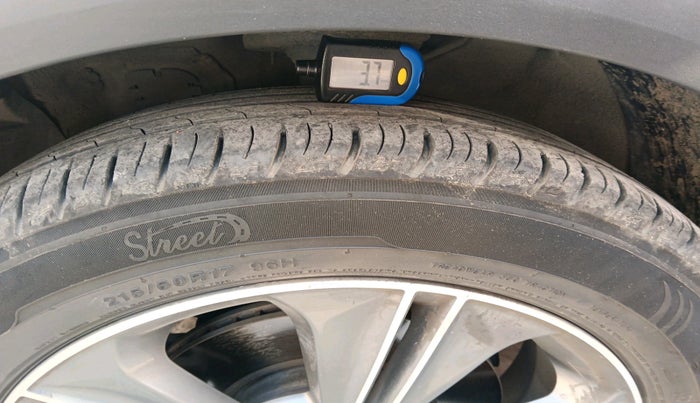 2017 Hyundai Creta SX (O) 1.6 DIESEL, Diesel, Manual, 96,031 km, tyre