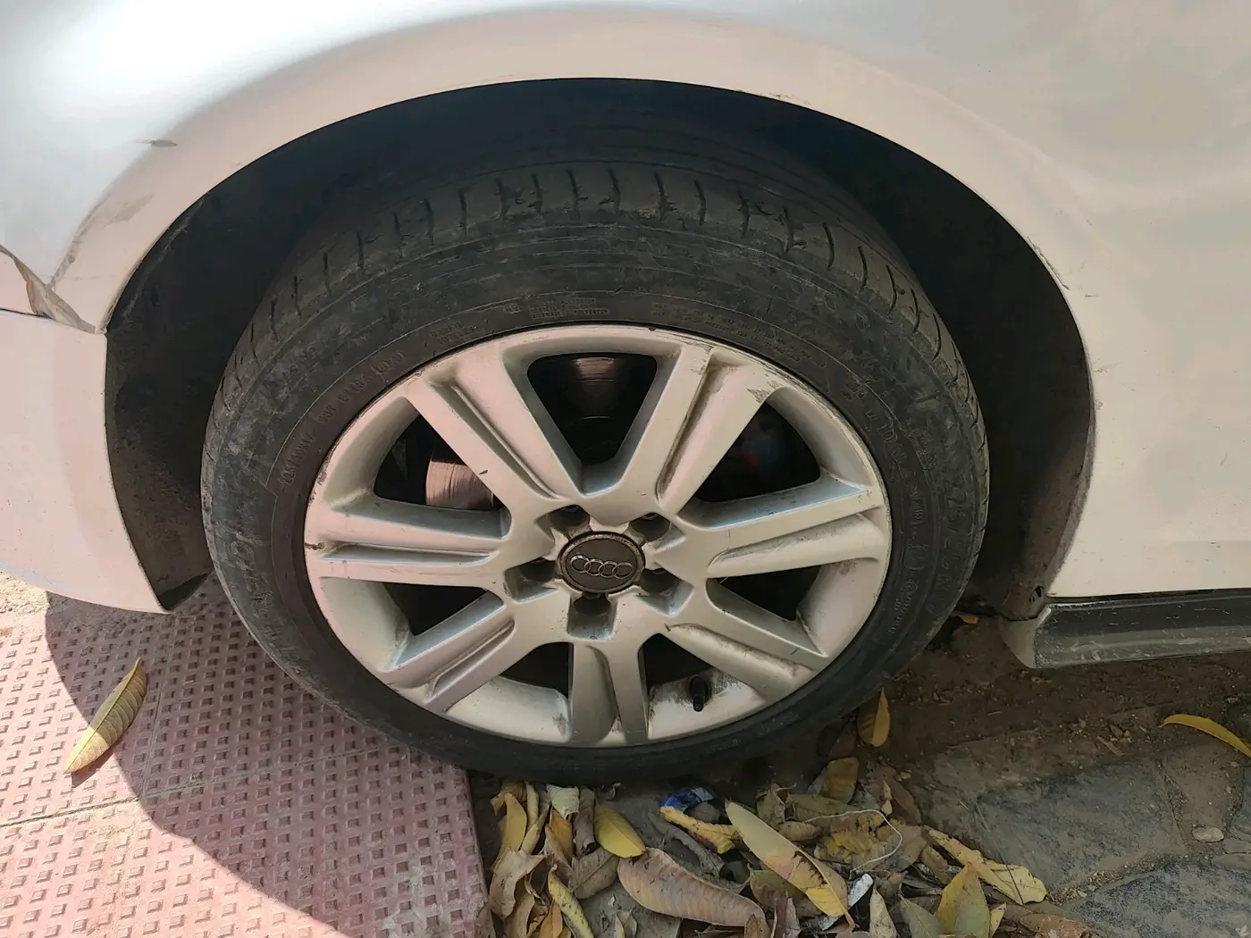 2011 Audi A4 2.0 TDI, Diesel, Automatic, 1,38,562 km, tyre