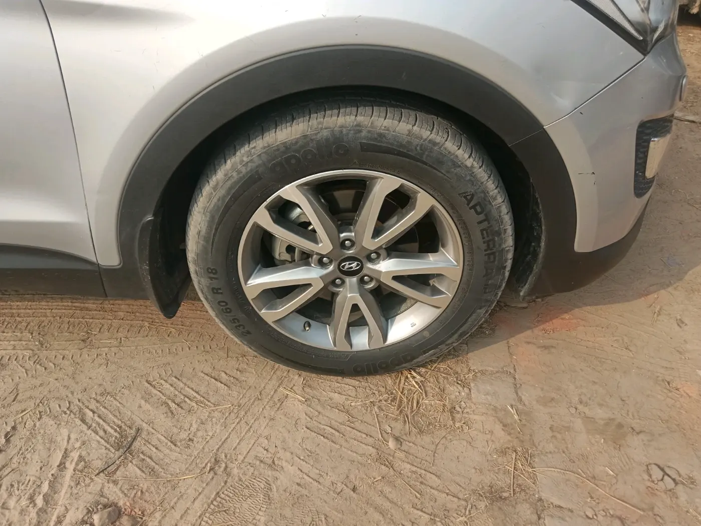 2015 Hyundai Santa Fe 2 WD AT, Diesel, Automatic, 99,234 km, tyre
