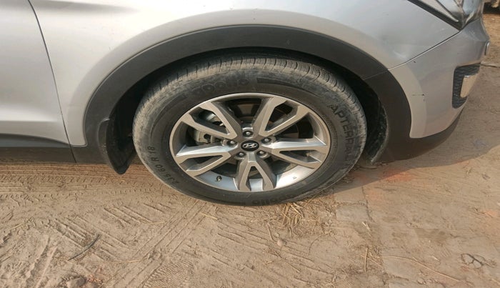 2015 Hyundai Santa Fe 2 WD AT, Diesel, Automatic, 99,234 km, tyre