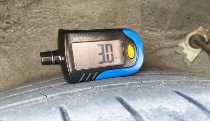 2011 Hyundai Verna FLUIDIC 1.6 VTVT SX, Petrol, Manual, 76,381 km, tyre