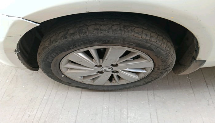 2015 Maruti Swift ZXI, Petrol, Manual, 99,874 km, tyre