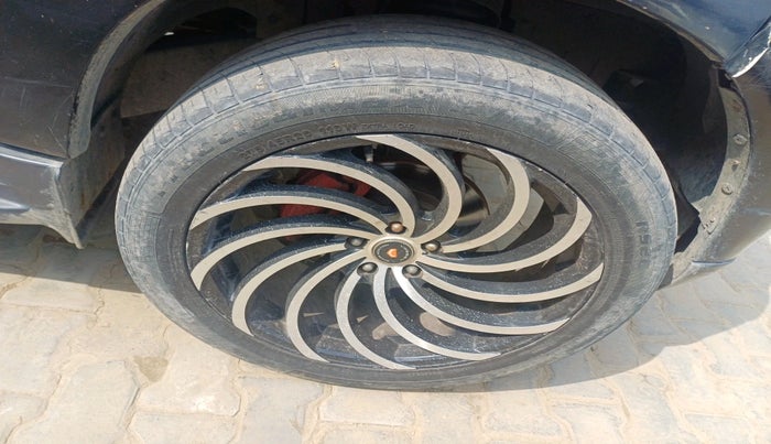 2016 Mahindra Scorpio S10, Diesel, Manual, 88,080 km, tyre