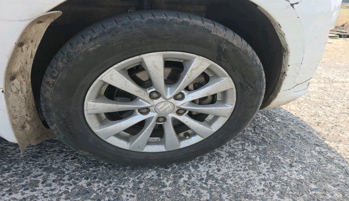 2014 Maruti Ertiga ZXI, Petrol, Manual, 61,050 km, tyre