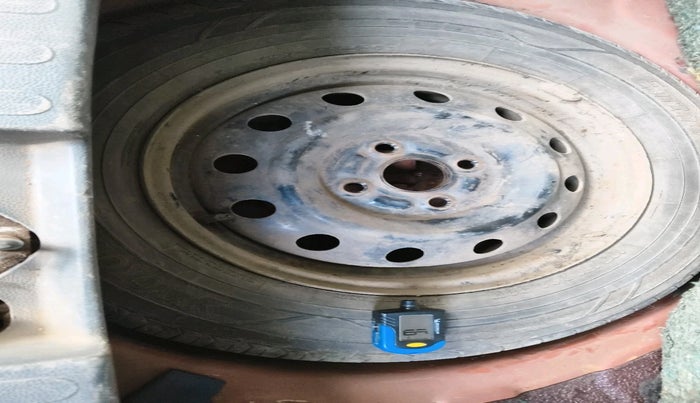 2011 Maruti Ritz VXI, Petrol, Manual, 1,06,230 km, tyre