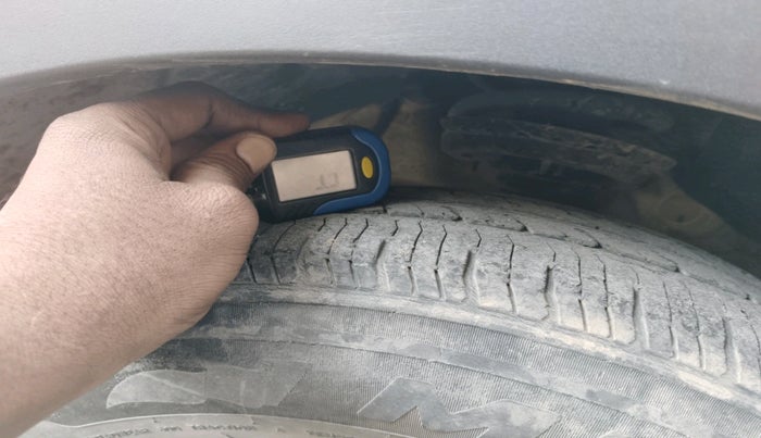 2020 Mahindra XUV300 W6 1.2 PETROL, Petrol, Manual, 78,031 km, tyre