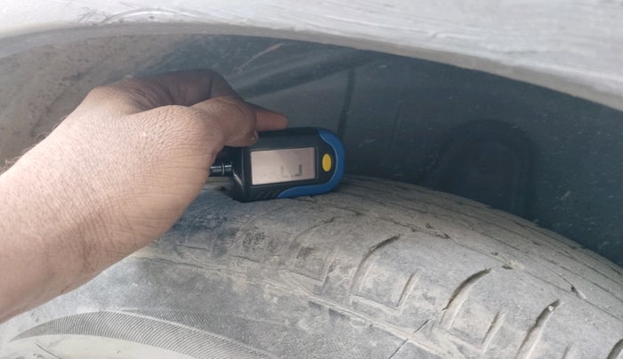 2020 Mahindra XUV300 W6 1.2 PETROL, Petrol, Manual, 78,031 km, tyre