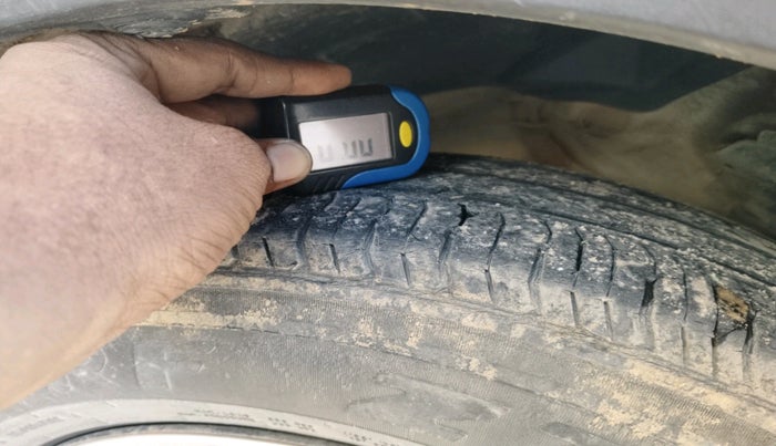 2020 Mahindra XUV300 W6 1.2 PETROL, Petrol, Manual, 78,031 km, tyre