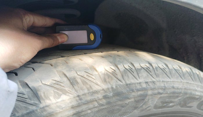 2024 Mahindra XUV700 AX 7 P AT 7 STR, Petrol, Automatic, 23,309 km, tyre