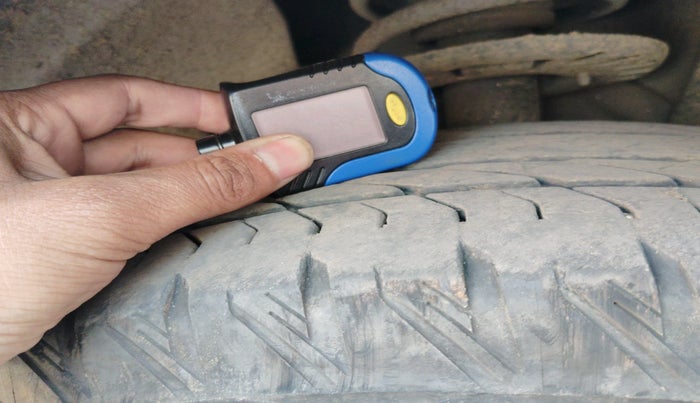 2024 Mahindra XUV700 AX 7 P AT 7 STR, Petrol, Automatic, 23,309 km, tyre