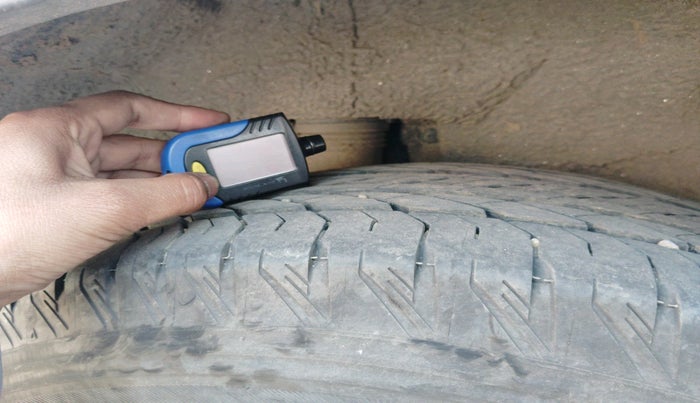 2024 Mahindra XUV700 AX 7 P AT 7 STR, Petrol, Automatic, 23,309 km, tyre