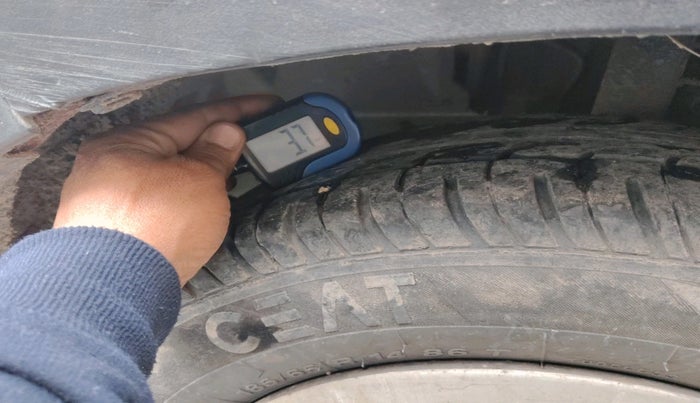 2016 Mahindra Kuv100 K6 PLUS 6 STR, Petrol, Manual, 1,23,492 km, tyre