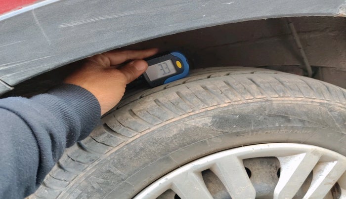 2016 Mahindra Kuv100 K6 PLUS 6 STR, Petrol, Manual, 1,23,492 km, tyre