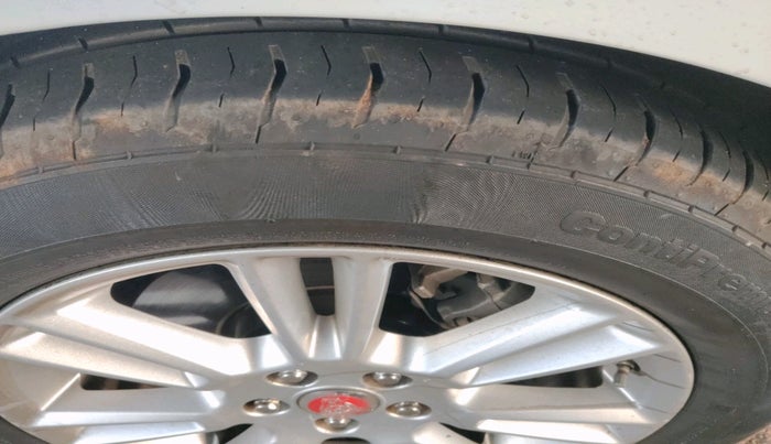 2018 Jaguar XE PORTFOLIO DIESEL, Diesel, Automatic, 1,27,434 km, tyre