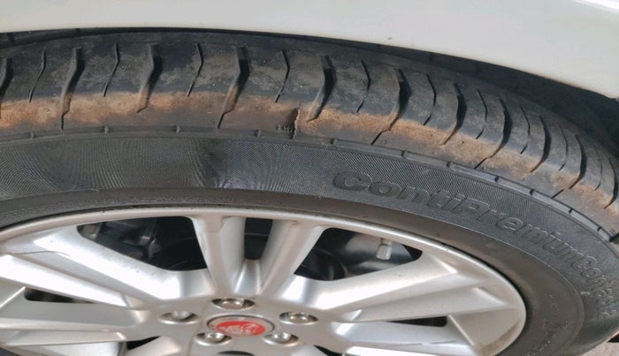 2018 Jaguar XE PORTFOLIO DIESEL, Diesel, Automatic, 1,27,434 km, tyre