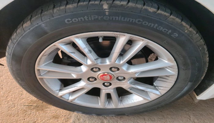 2018 Jaguar XE PORTFOLIO DIESEL, Diesel, Automatic, 1,27,434 km, tyre