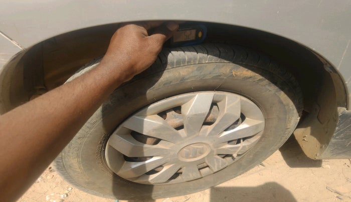 2015 Maruti Alto 800 LXI, Petrol, Manual, 1,05,377 km, tyre