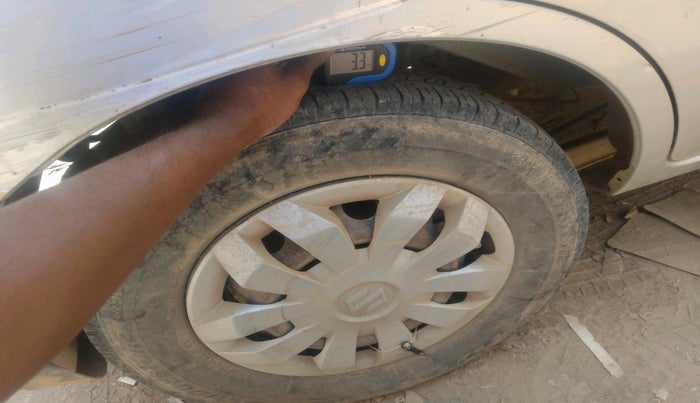 2015 Maruti Alto 800 LXI, Petrol, Manual, 1,05,377 km, tyre