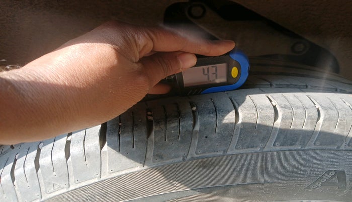 2022 Tata Harrier XTA 2.0L KRYOTEC PLUS, Diesel, Automatic, 39,776 km, tyre