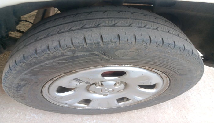 2013 Renault Duster 85 PS RXL DIESEL, Diesel, Manual, 4,17,723 km, tyre