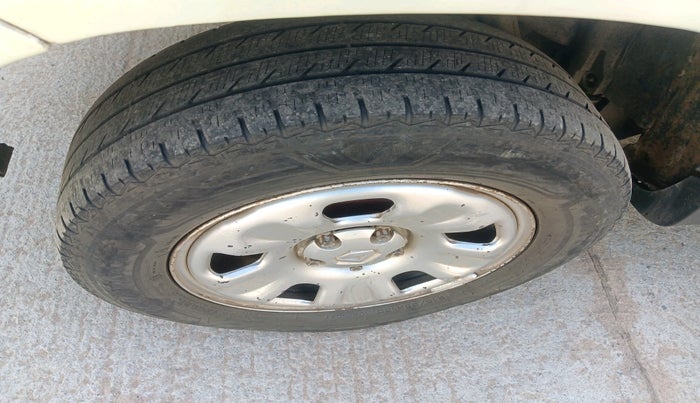 2013 Renault Duster 85 PS RXL DIESEL, Diesel, Manual, 4,17,723 km, tyre