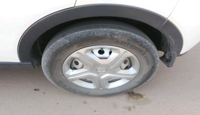 2020 Tata NEXON XE DIESEL, Diesel, Manual, 2,22,240 km, tyre