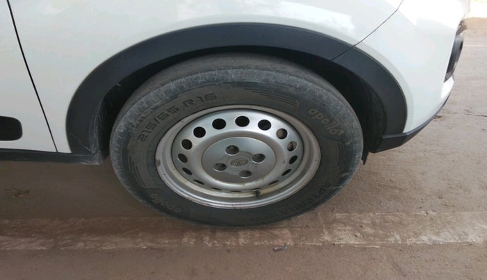 2020 Tata NEXON XE DIESEL, Diesel, Manual, 2,22,240 km, tyre