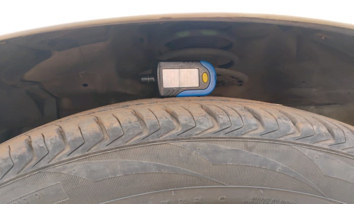 2015 Maruti Ciaz VDI+ SHVS, Diesel, Manual, 90,936 km, tyre