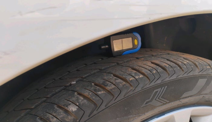 2015 Maruti Ciaz VDI+ SHVS, Diesel, Manual, 90,936 km, tyre