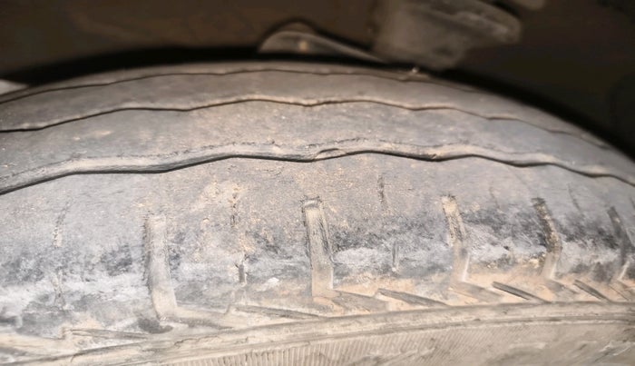 2023 Maruti Eeco 5 STR AC CNG, Petrol, Manual, 30,291 km, tyre