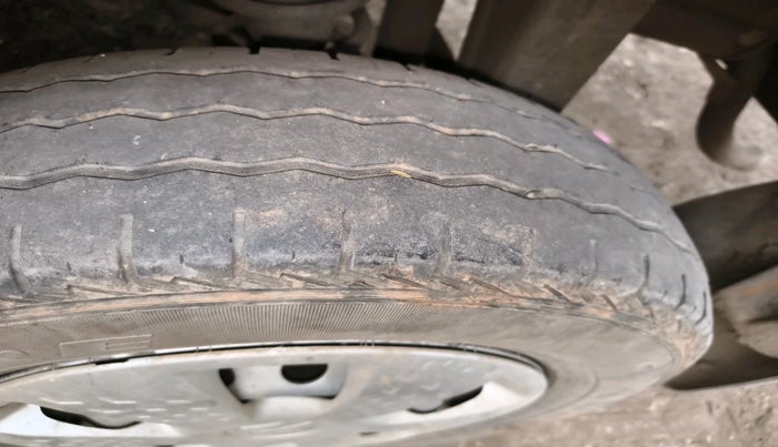 2023 Maruti Eeco 5 STR AC CNG, Petrol, Manual, 30,291 km, tyre