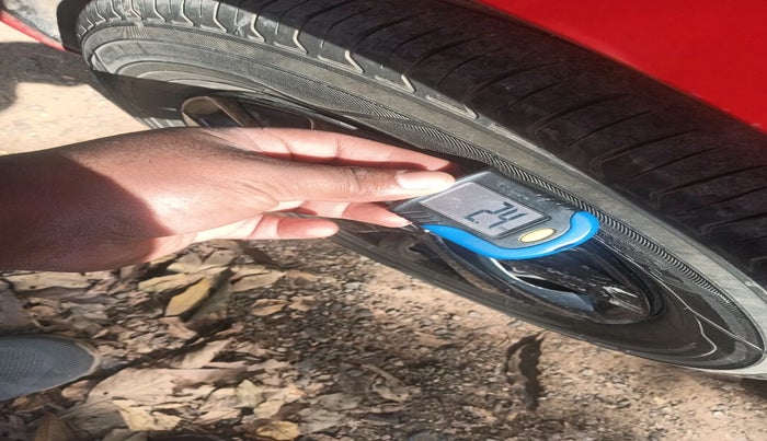 2018 Maruti Swift VXI AMT, Petrol, Automatic, 1,34,332 km, tyre