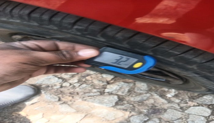 2018 Maruti Swift VXI AMT, Petrol, Automatic, 1,34,332 km, tyre