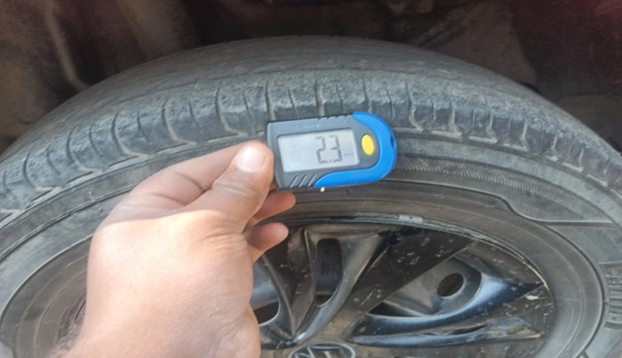 2018 Maruti Swift VXI AMT, Petrol, Automatic, 1,34,332 km, tyre