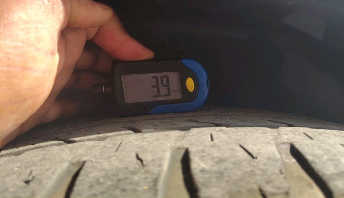 2016 Mahindra XUV500 W6, Diesel, Manual, 1,14,034 km, tyre