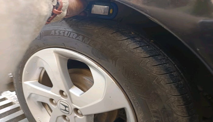 2015 Honda City 1.5L I-VTEC VX CVT, CNG, Automatic, 87,669 km, tyre