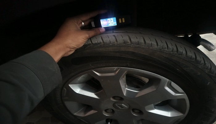 2017 Renault Kwid CLIMBER 1.0 AMT, Petrol, Automatic, 60,179 km, tyre