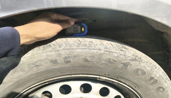 2015 Maruti Swift LXI, Petrol, Manual, 85,019 km, tyre