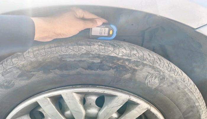 2015 Maruti Swift LXI, Petrol, Manual, 85,019 km, tyre