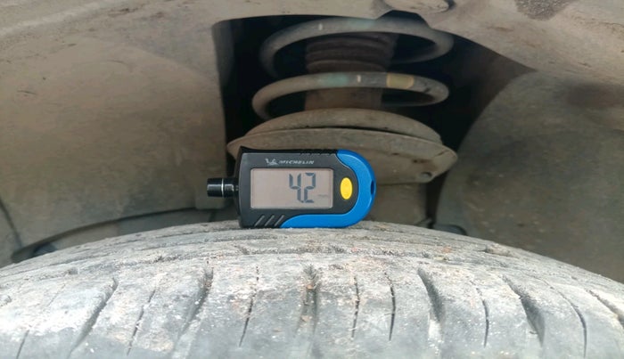 2021 Renault Duster RXS 1.5 PETROL MT, CNG, Manual, 27,933 km, tyre