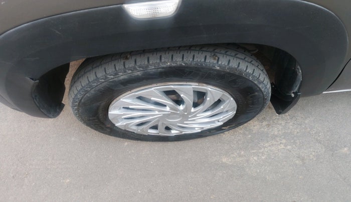 2017 Renault Kwid RXT 0.8 (O), Petrol, Manual, 96,192 km, tyre