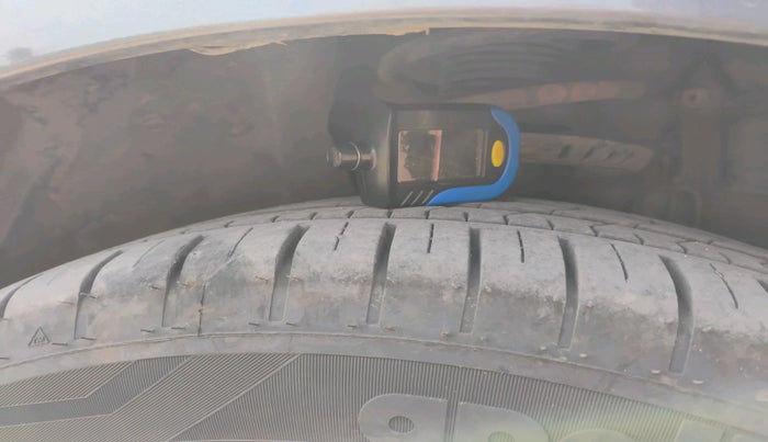 2016 Volkswagen Vento HIGHLINE 1.5 AT, Diesel, Automatic, 75,978 km, tyre