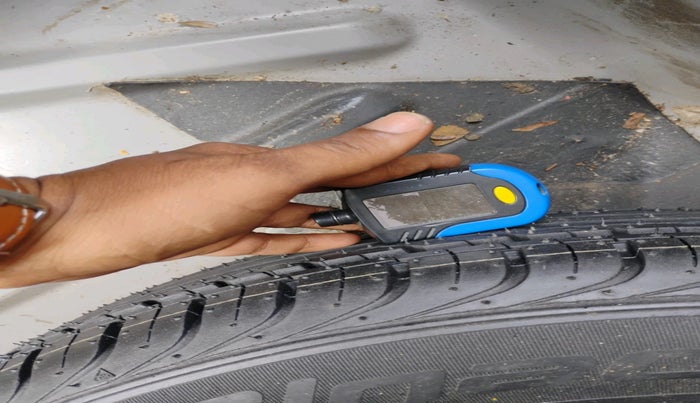 2016 Volkswagen Vento HIGHLINE 1.5 AT, Diesel, Automatic, 75,978 km, tyre