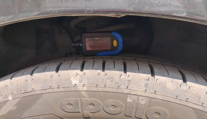 2016 Volkswagen Vento HIGHLINE 1.5 AT, Diesel, Automatic, 75,978 km, tyre