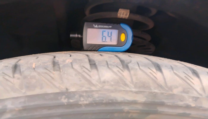 2023 Mahindra XUV700 AX 7 LUXURY D AWD AT 7 STR, Diesel, Automatic, 23,593 km, tyre